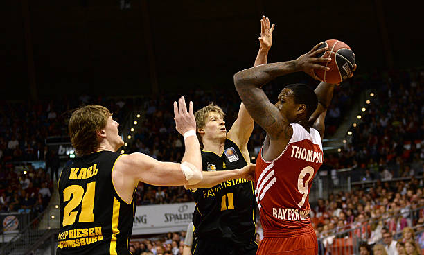 他很快在左 他很快在左